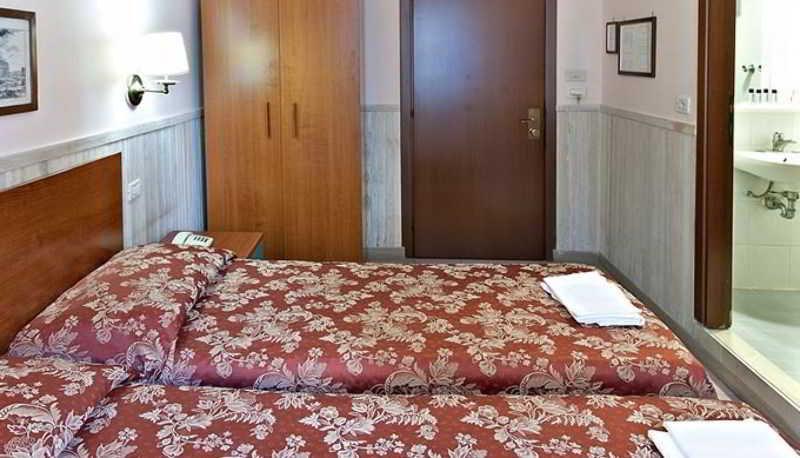 Pyramid Hotel 3*