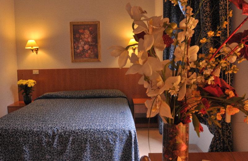 Pyramid 3* Roma